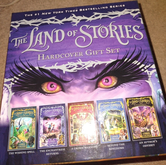 The Land of Stories (Books 1-5) - Picture 3 of 4
